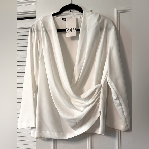 White Draped Top Figure Flattering Style NWT Size XL - Picture 3 of 8